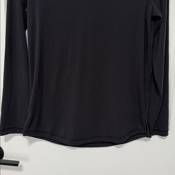 Athleta Women’s Essential Long V-Neck Black Top Soft Lightweight size Small - Picture 3 of 5